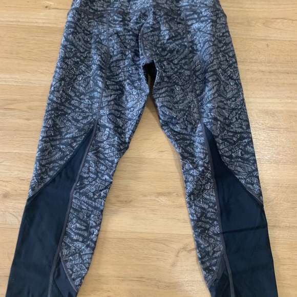 Lululemon Wunder Under Scalloped Hem high Rise crop 23' Size 10 - Picture 6 of 8